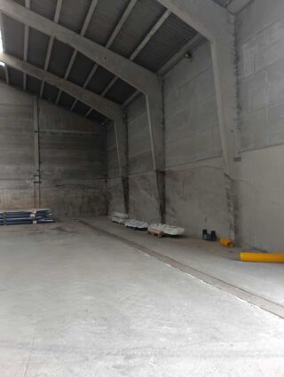  Remise / Grange à louer 1 pièce 350 m²