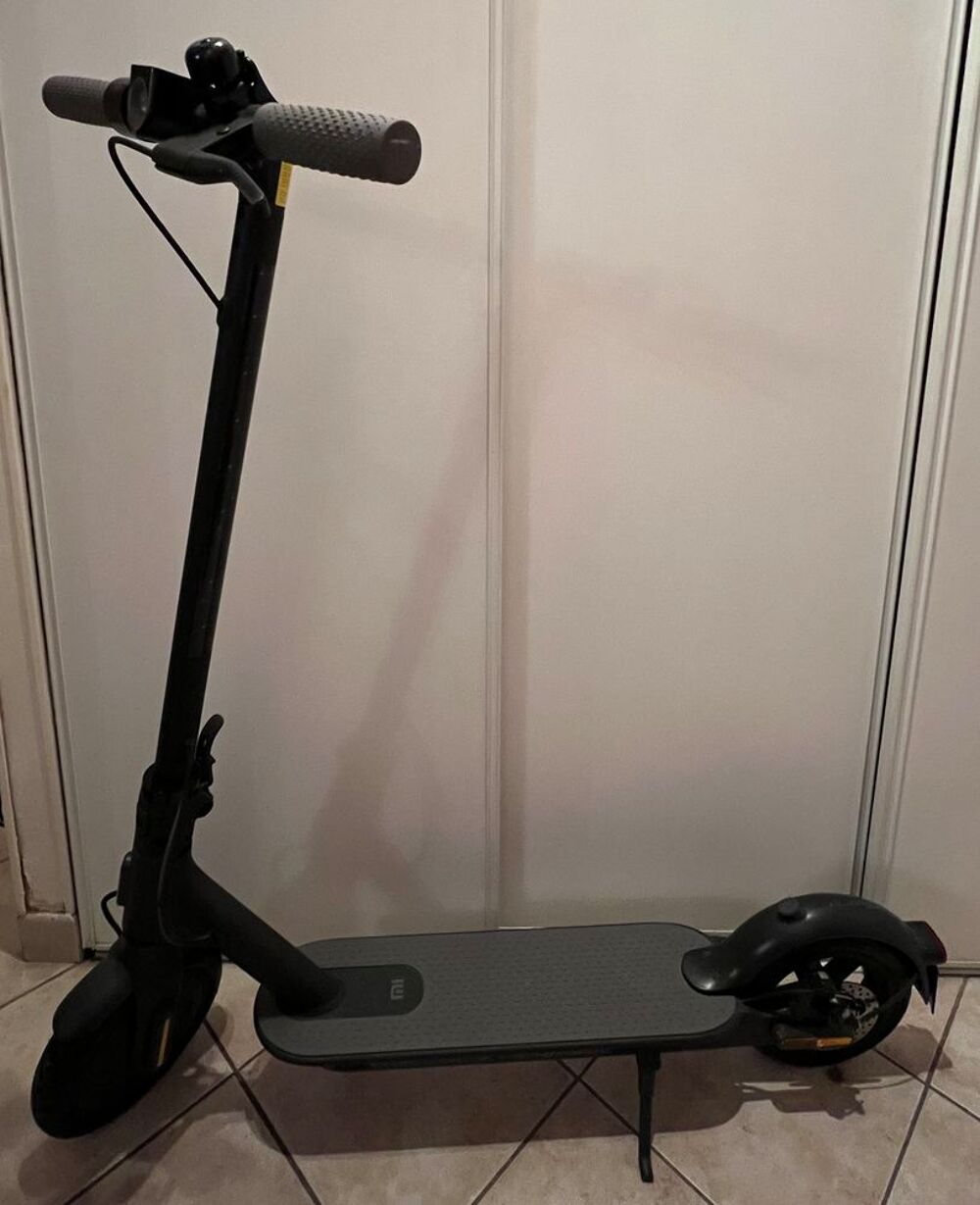 Trottinette &eacute;lectrique Xiaomi Mi 1S ? &Eacute;tat neuf Sports
