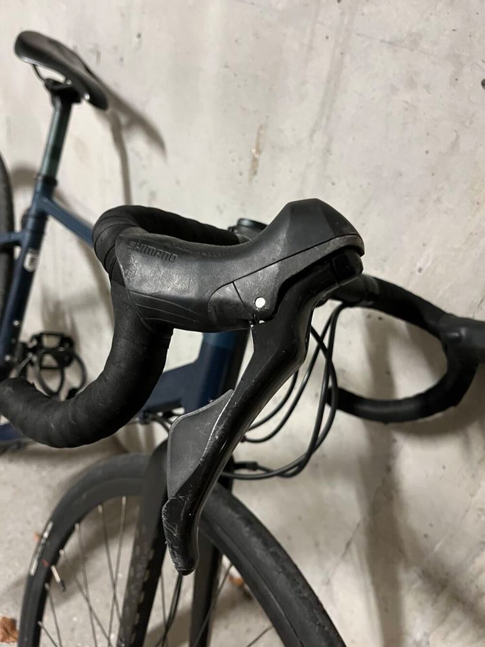 V&eacute;lo route RC Triban 520 - Bon &eacute;tat g&eacute;n&eacute;ral (pneu AR crev&eacute;) Vélos