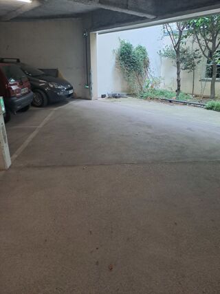  Parking / Garage à louer 9 m² La garenne-colombes