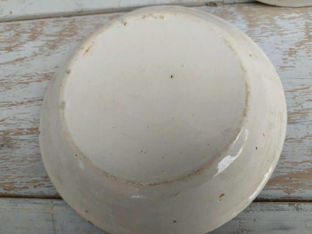 Assiettes en Fa&iuml;ence de Nevers ou Autre Décoration