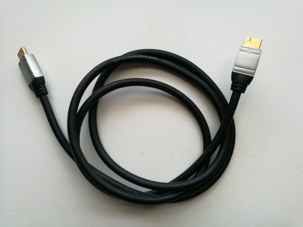 C&acirc;ble HDMI HQAS blind&eacute; d'une longueur de 1,5 m. &eacute;tat neuf ! Photos/Video/TV