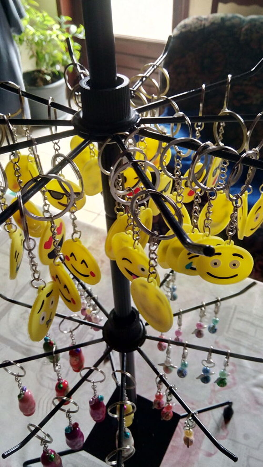 support porte cl&eacute;s neuf avec 101 portes cl&eacute;s neuf Maroquinerie