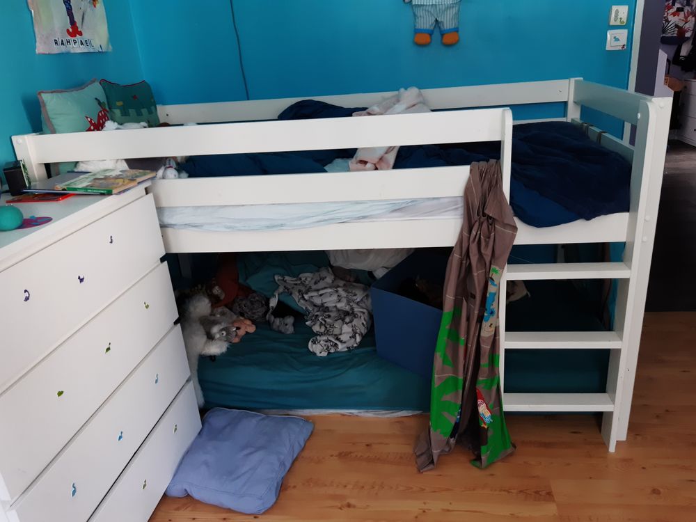 Lit enfant sur&eacute;lev&eacute; ( mi-hauteur) + sommier / tr&egrave;s bon &eacute;tat Mobilier enfants