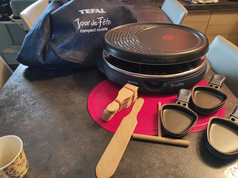 Appareil &agrave; raclette-gril- cr&ecirc;pe Tefal (Jour de f&ecirc;te) 8 coupe Meubles
