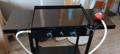 Plancha gaz sur trolley. 59 Montauban (82)