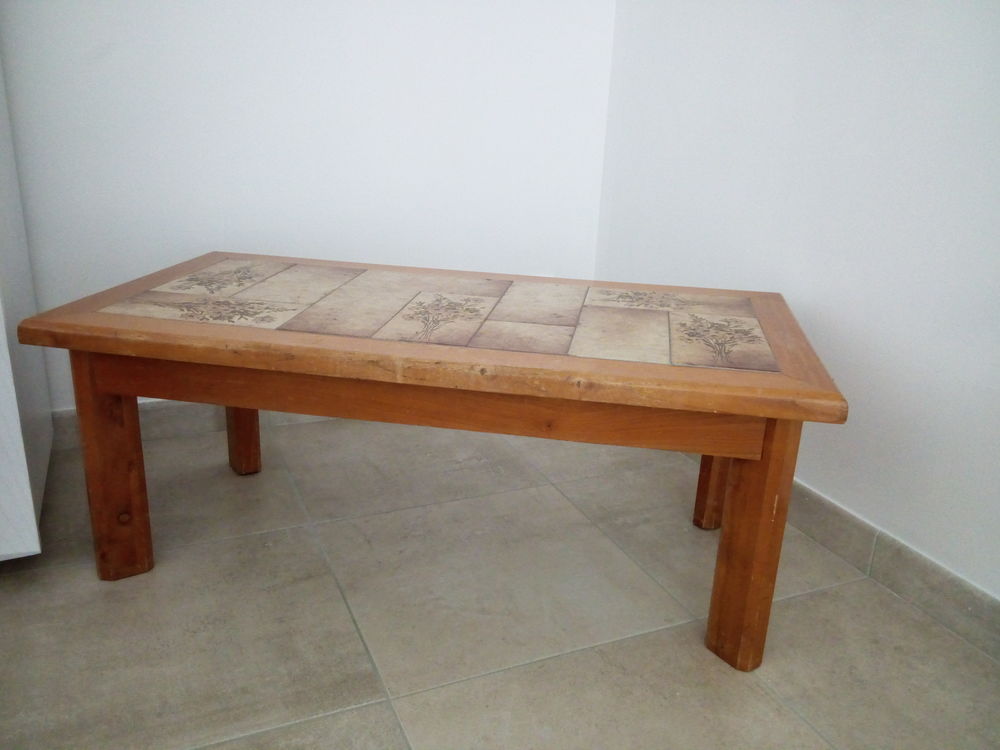 Table basse , en orme massif , 1 m x 0,50 , tr&egrave;s bon &eacute;tat Meubles