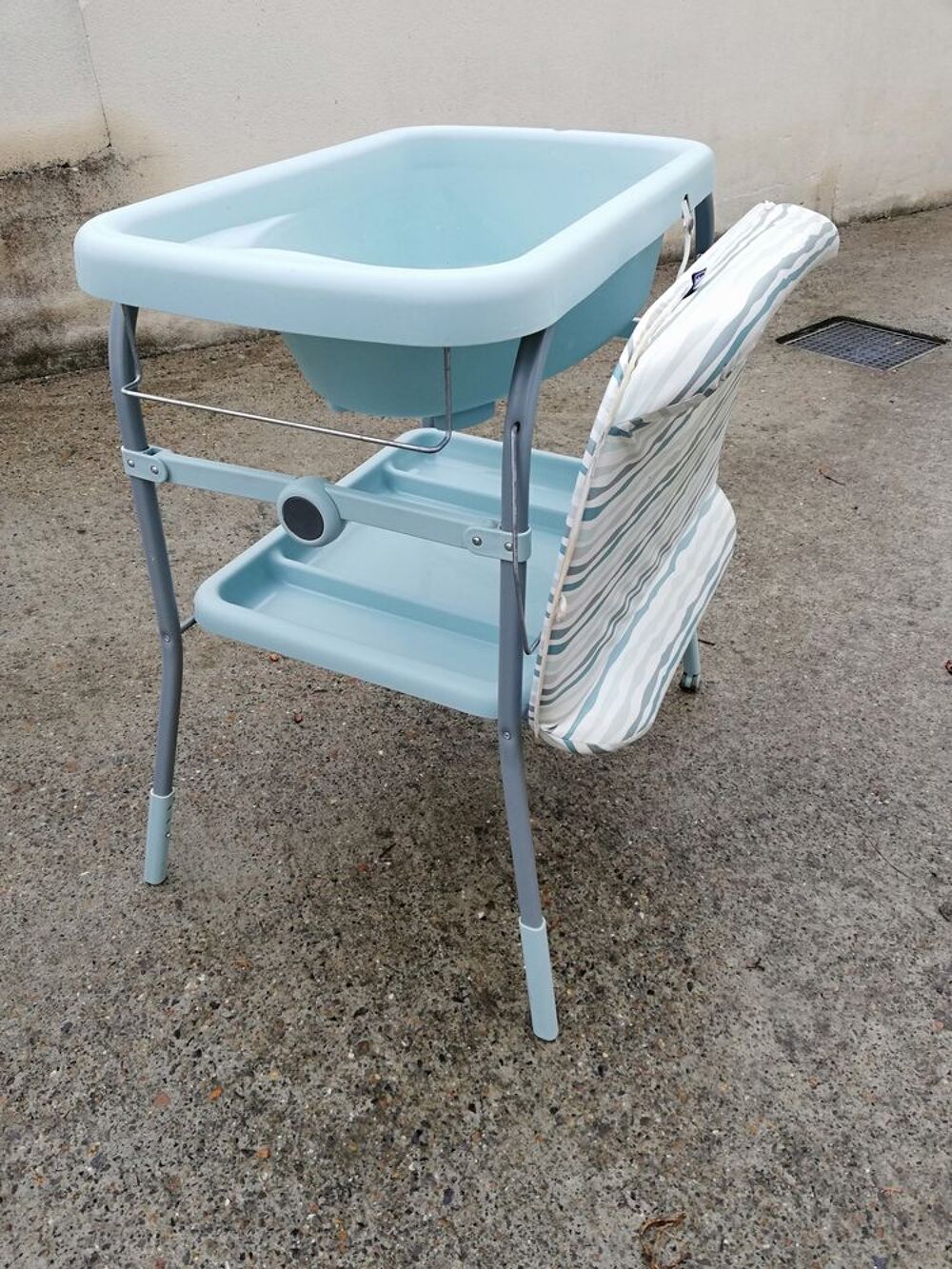Table &agrave; langer baignoire pliable Puériculture