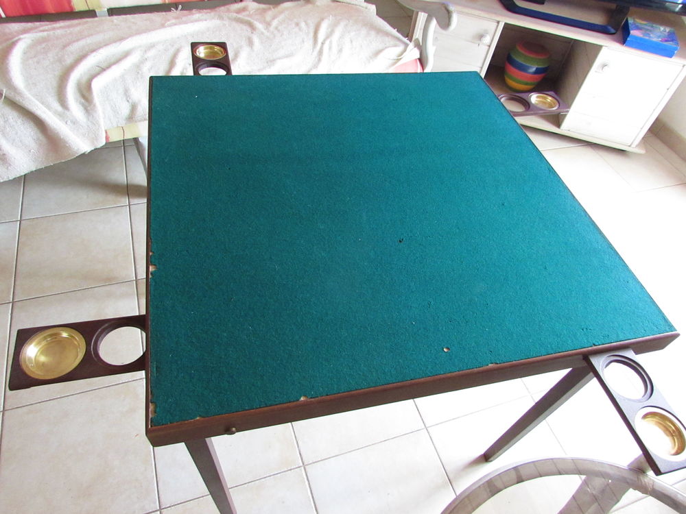 TABLE DE Bridge
Meubles