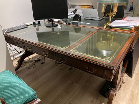 Elegant bureau acajou style anglais avec son fauteuil
375 Dinard (35)