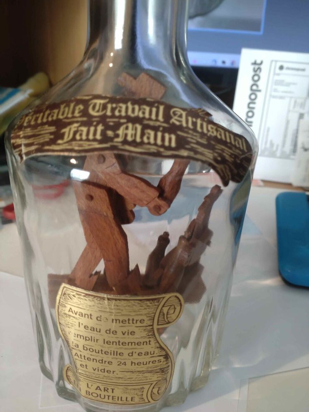 Bouteille Eau De Vie Personnage En Bois Achetez bouteille en verre occasion, annonce vente à Laval (53) WB170874209