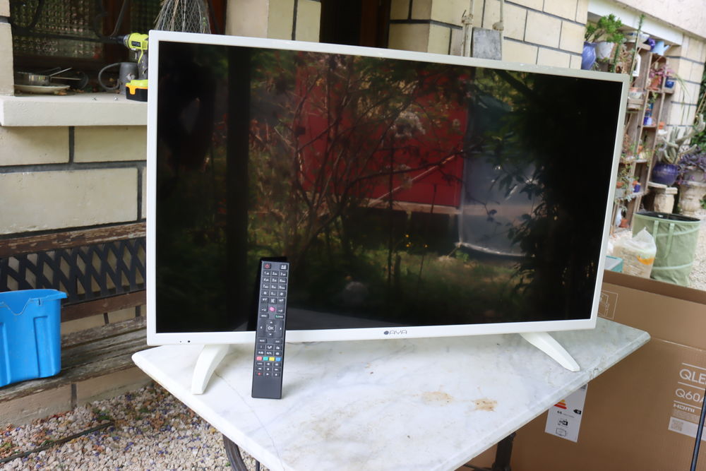 T&eacute;l&eacute;viseur 40" &agrave; t&eacute;l&eacute;commande Audio et hifi