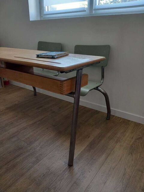 Vendu : table d'colier/ pupitre 150 Itancourt (02)