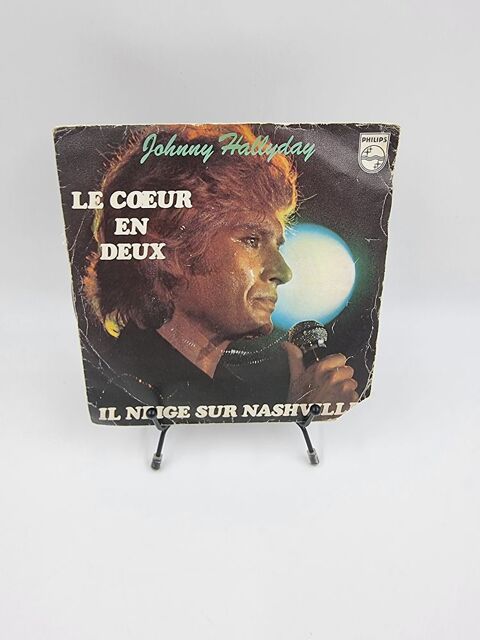 Vinyle 45 tours Johnny Hallyday : Le C?ur en Deux / Il Neige 1 Vulbens (74)