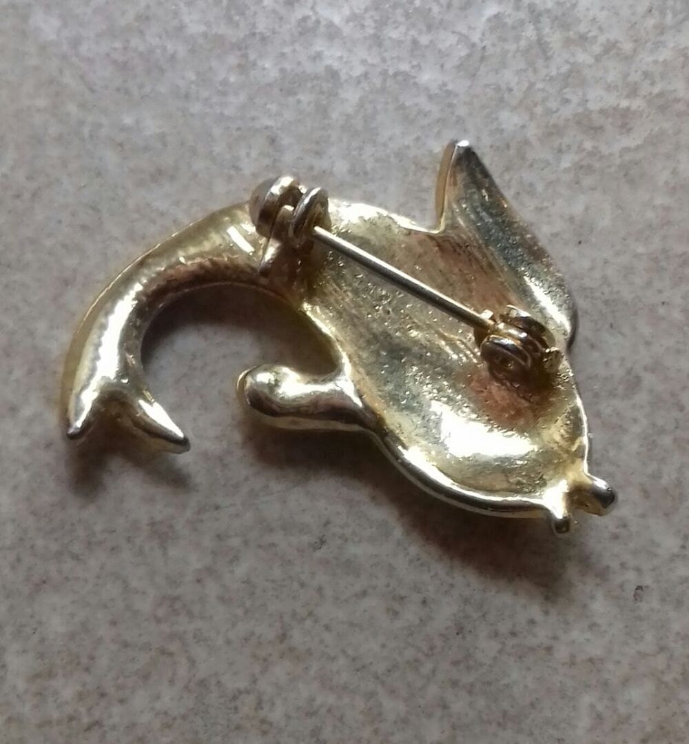 PETITE BROCHE DAUPHIN M&eacute;tal Dor&eacute; Bijoux et montres