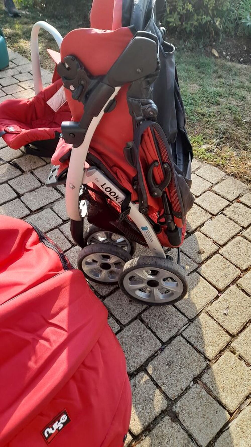 cosy , nacelle et poussette Pu�riculture