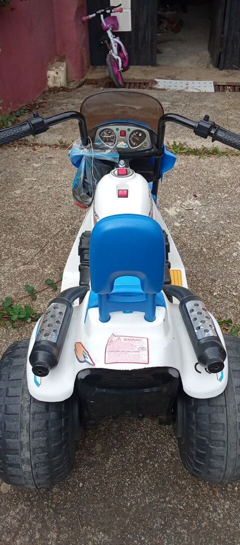 Moto electrique 3 roues avec chargeur de 18 mois à 5 ans Osséja (66)