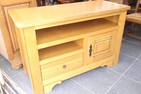 MEUBLE en CHENE clair de 116 x 50 cm. H. 73 cm 125 Ramous (64)