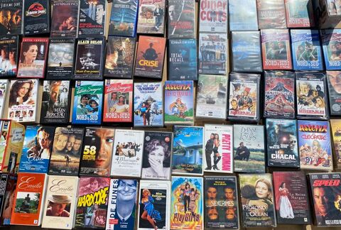 A saisir : lot magnétoscope + 70 cassettes VHS 50 Mont-Saint-Aignan (76)
