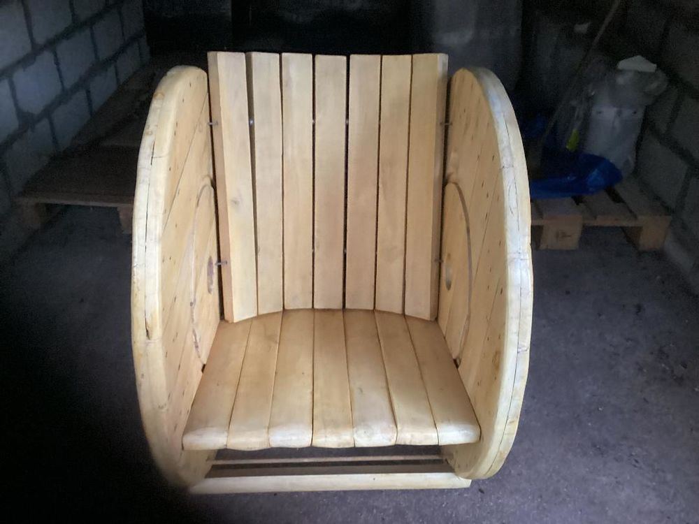 Fauteuil &agrave; bascule original en bois blanc Meubles