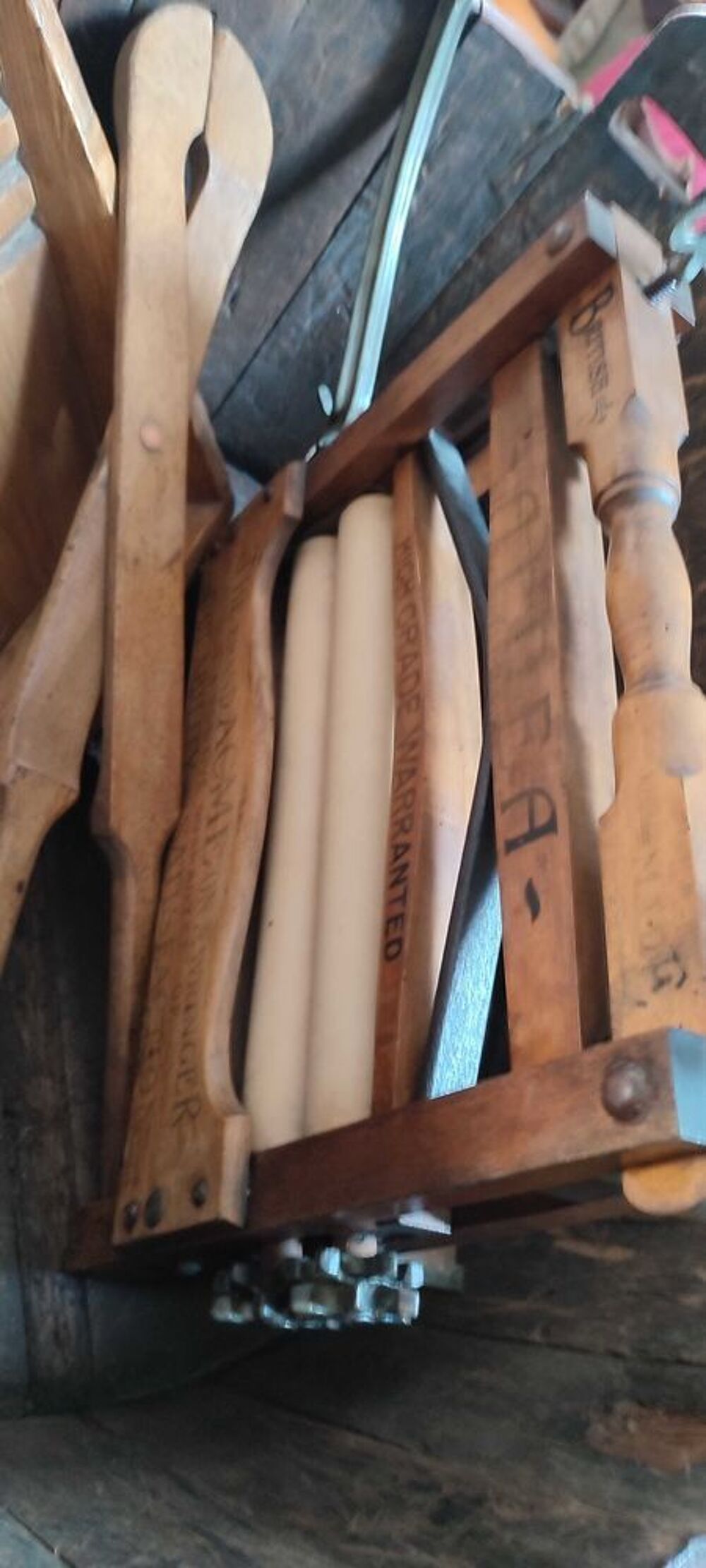 Cuvier ancien en bois et son ensemble de buanderie complet 