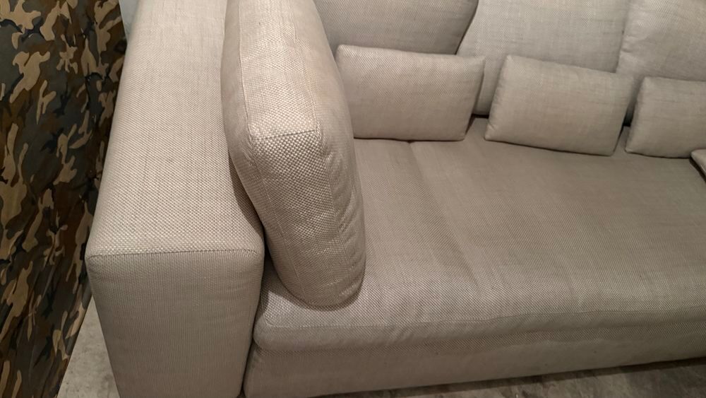Canap&eacute; HABITAT trois places couleur beige clair Meubles