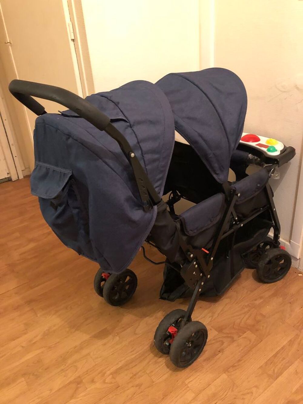 Poussette double pliable &agrave; Malakoff (92) Pu�riculture