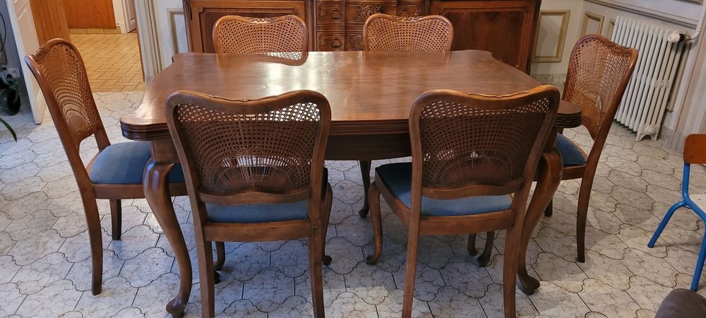 buffet bas,table et chaises Meubles