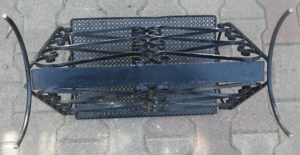 Porte revue-table m&eacute;tallique noir avec plateau Décoration