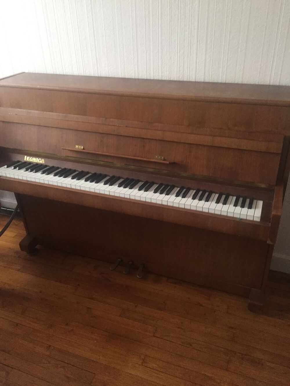 piano droit marque Legnica Instruments de musique