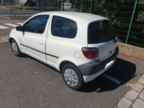 Yaris 1.0i Linea Terra 2002 occasion 44700 Orvault