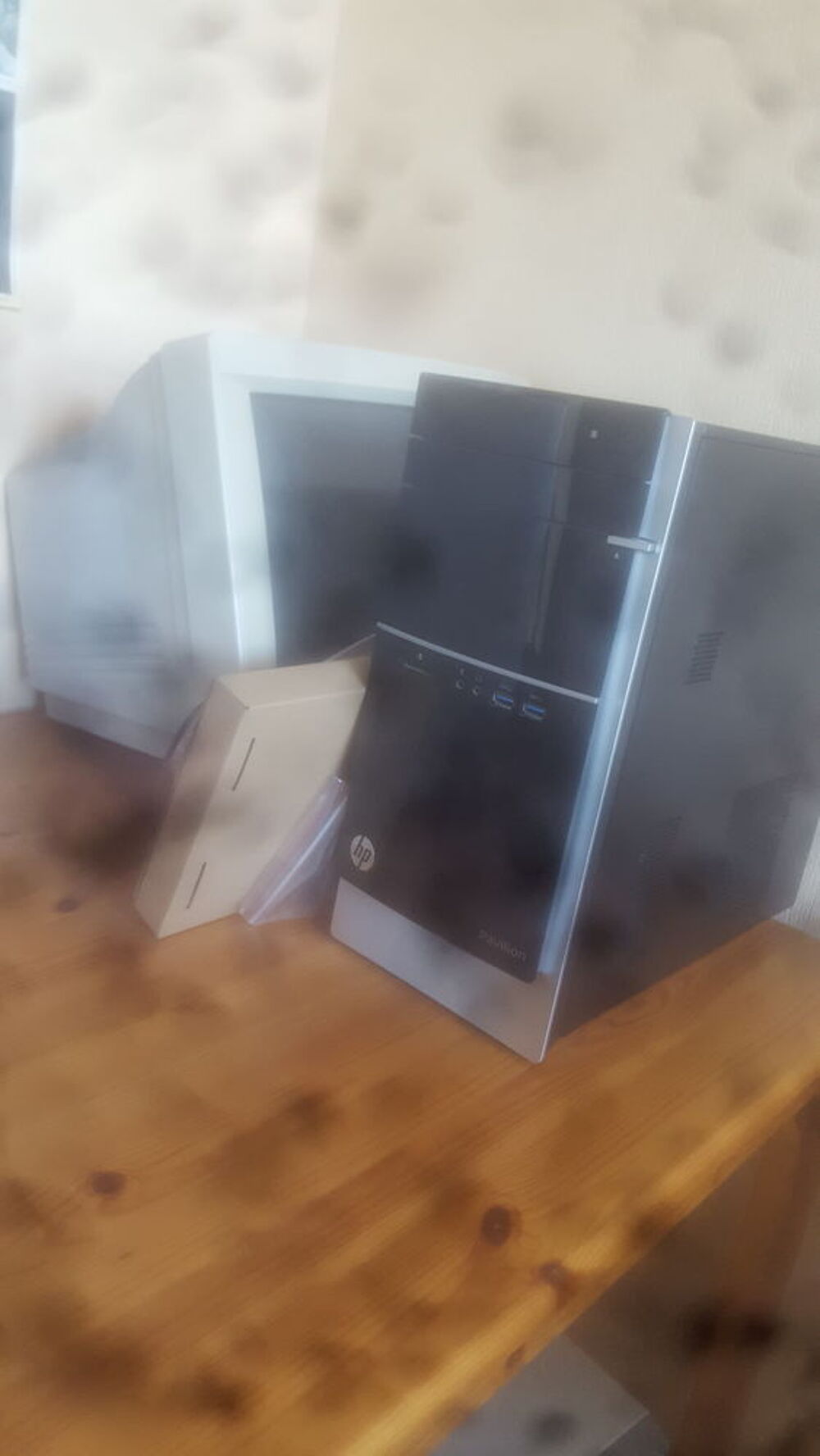 2 PC Windows 8.1 et Vista + 1 &eacute;cran cathodique
Matriel informatique