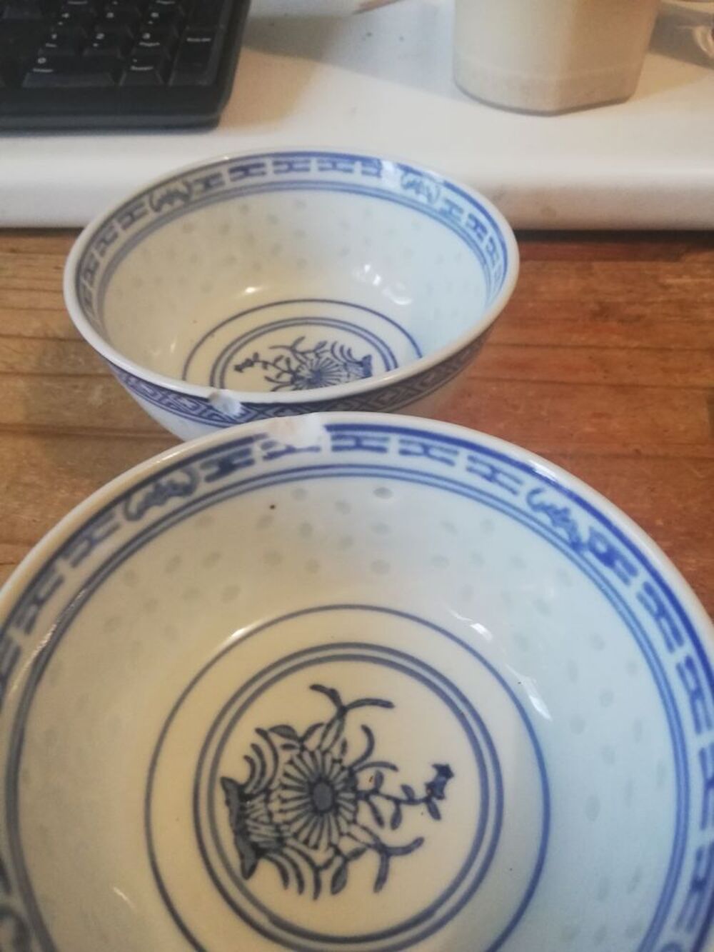 Lot de 4 bols chinois en porcelaine avec leur cuill&egrave;res. Cuisine