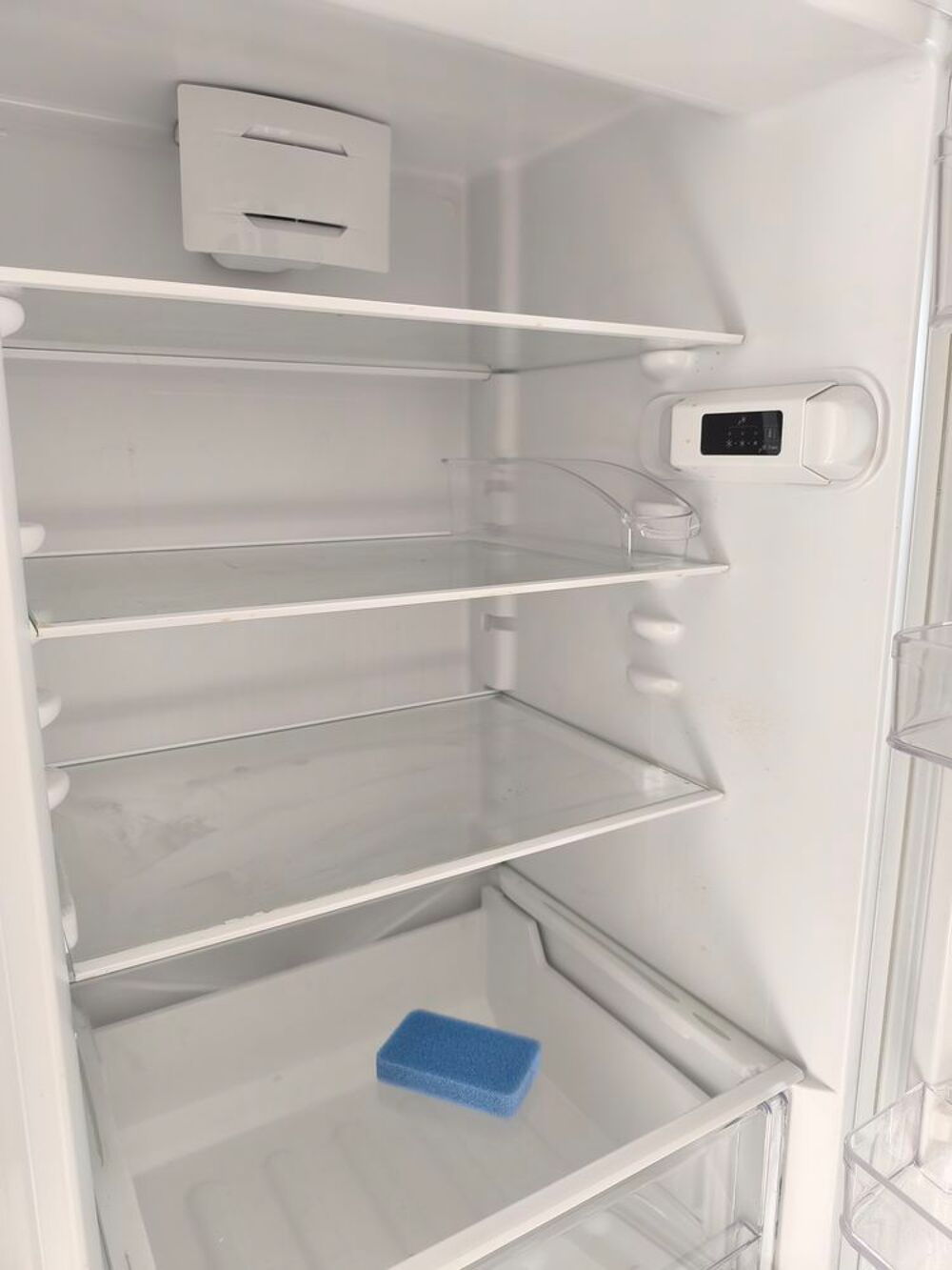 R&eacute;frig&eacute;rateur cong&eacute;lateur Indesit blanc Electroménager