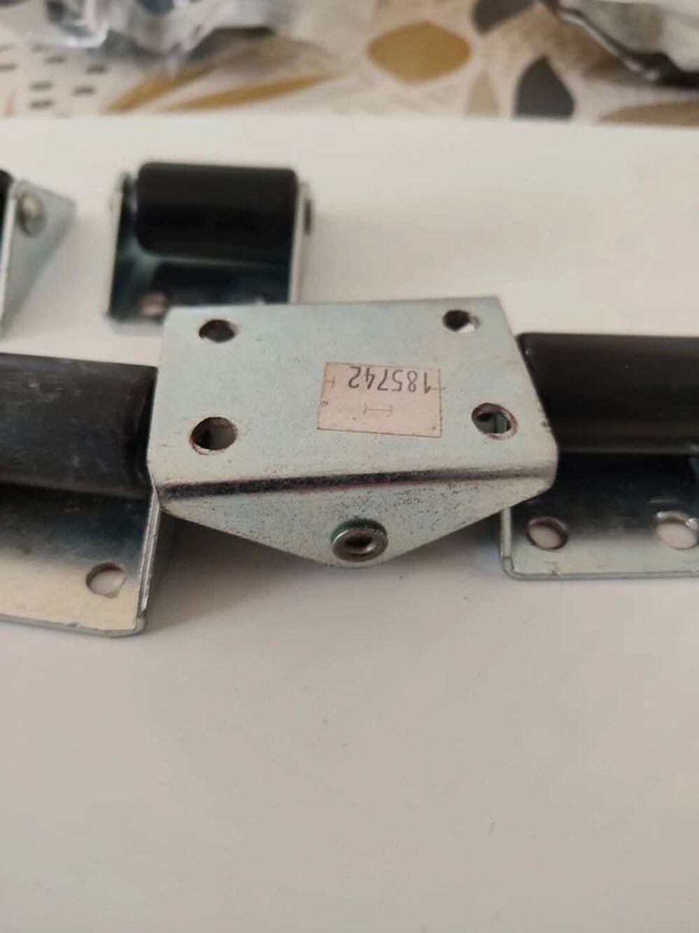 Lot de 8 roulettes fixes &agrave; platine Bricolage