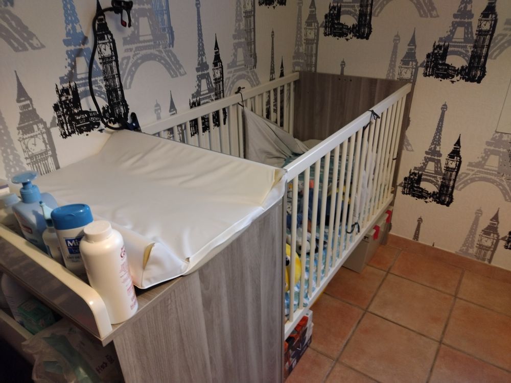 Lit b&eacute;b&eacute; modulable &amp; table &agrave; langer Meubles