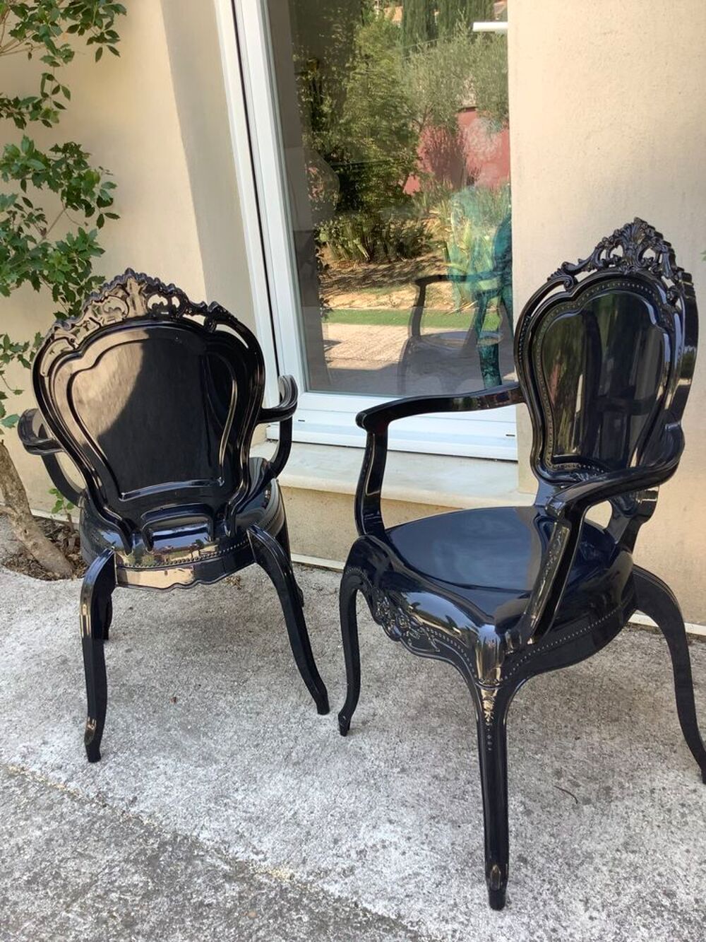 Deux Fauteuils mythiques noires Meubles