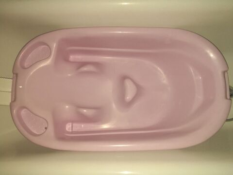 Baignoire BB ergonomique rose/lilas avec ses 2 supports 25 Orléans (45)