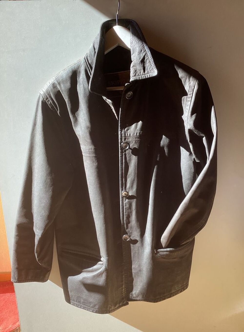Veste cuir de buffle marron
Vêtements