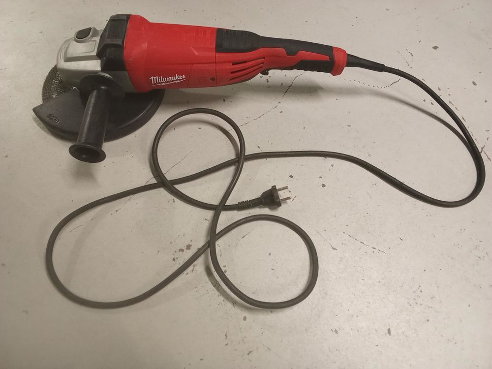 Meuleuse d'angle 230mm 2200 watt AG 22-230 DMS Milwaukee Bricolage