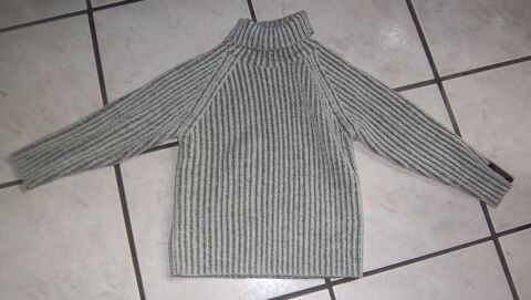 2 pulls gar�on 6 ans 3 Colombier-Fontaine (25)