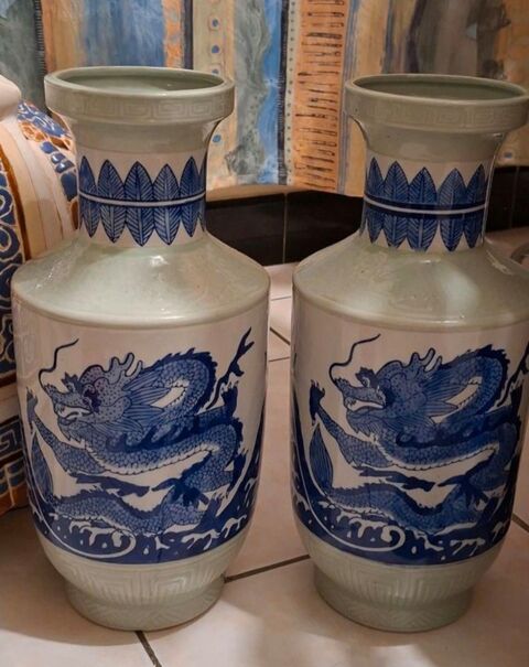 Paire de grands vases motif dragon 20 H�nin-Beaumont (62)