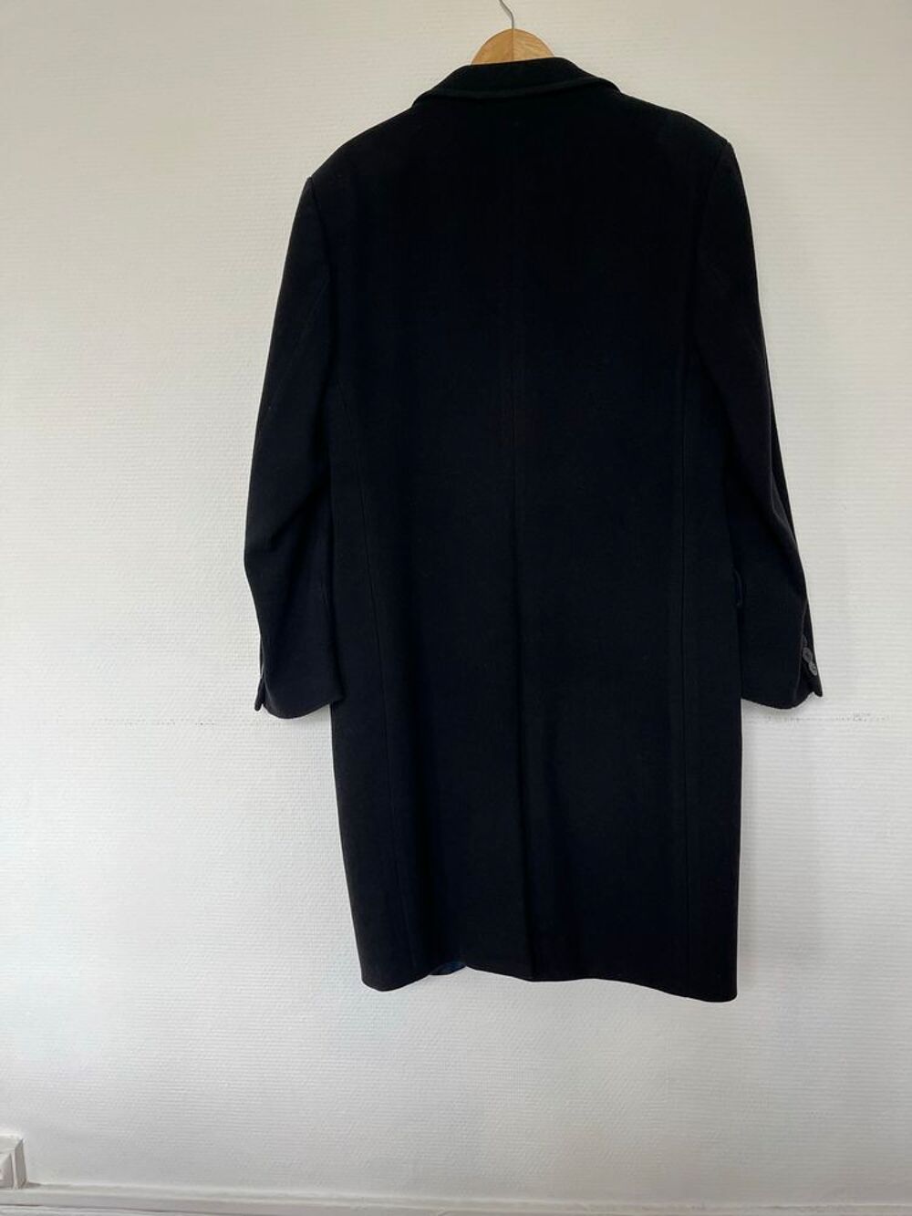 V&eacute;ritable Manteau " MONTANA " Taille L. Dispo Douai centre ou Lille centre Vêtements