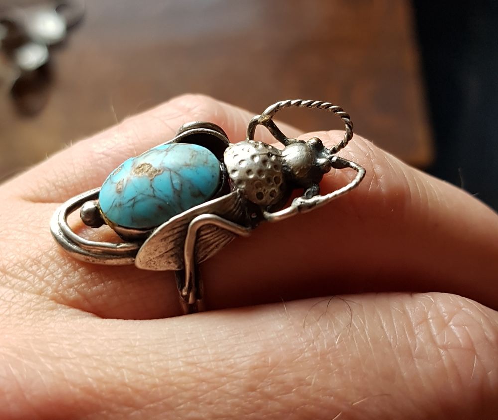 Superbe anneau insecte cisel&eacute; en Argent avec pierre veritabl Bijoux et montres