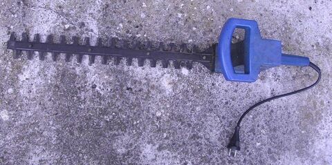 Taille haies �lectrique AEG. 25 P�gomas (06)
