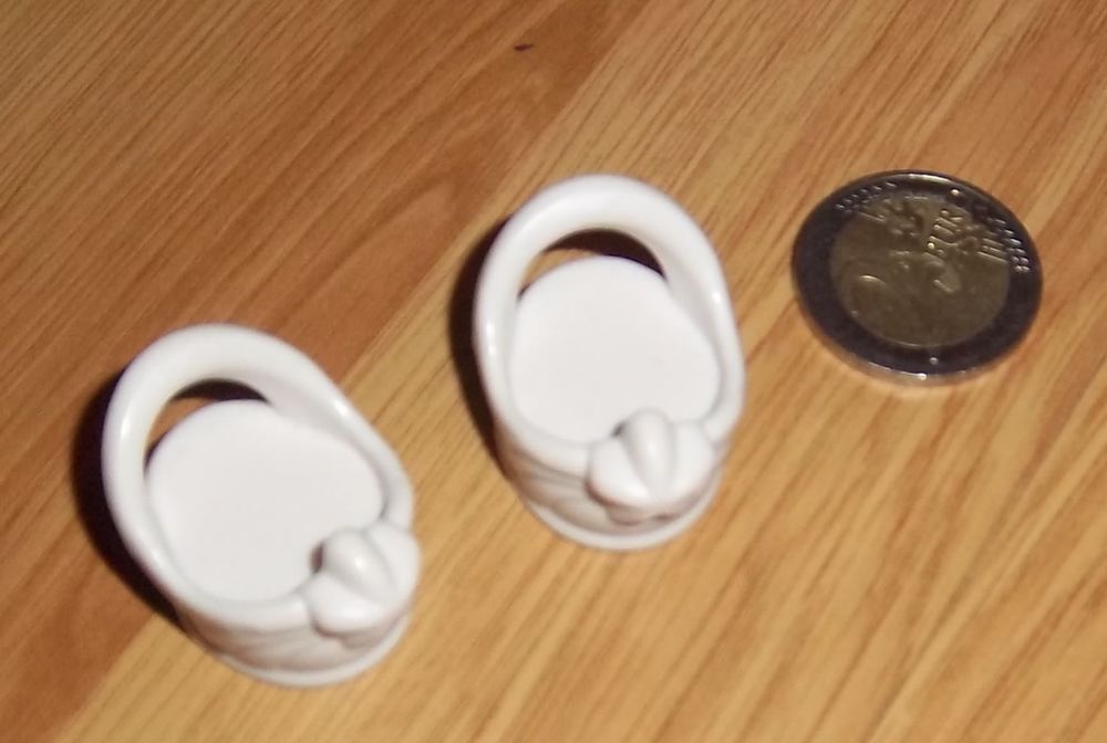 Nu-pieds blanc &agrave; talons poup&eacute;e Jeux / jouets