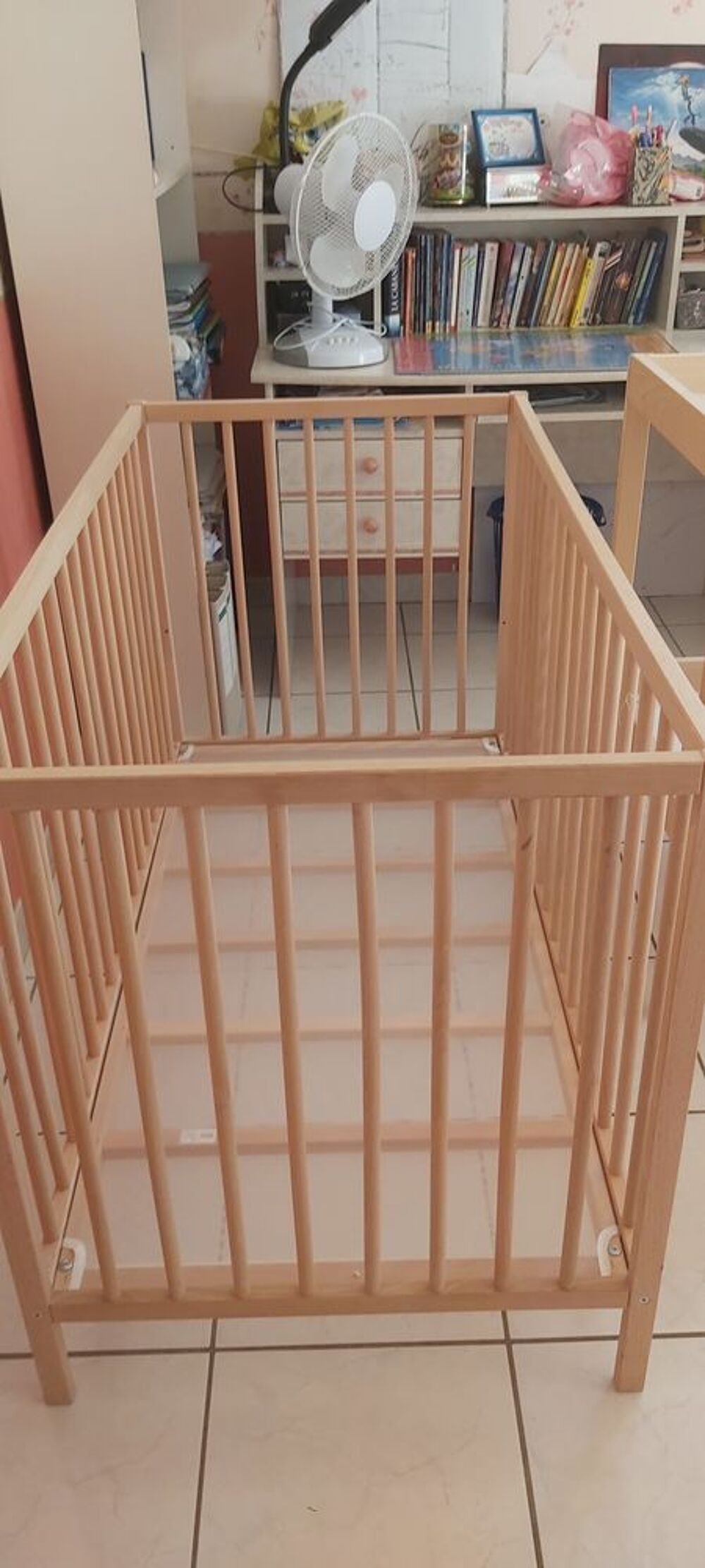 lit, chaise haute et table &agrave; langer pour b&eacute;b&eacute; neufs Puriculture