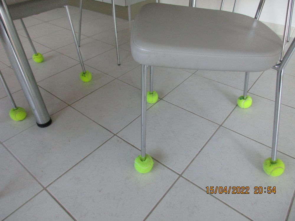 Lot de balles de tennis ayant servi Sports