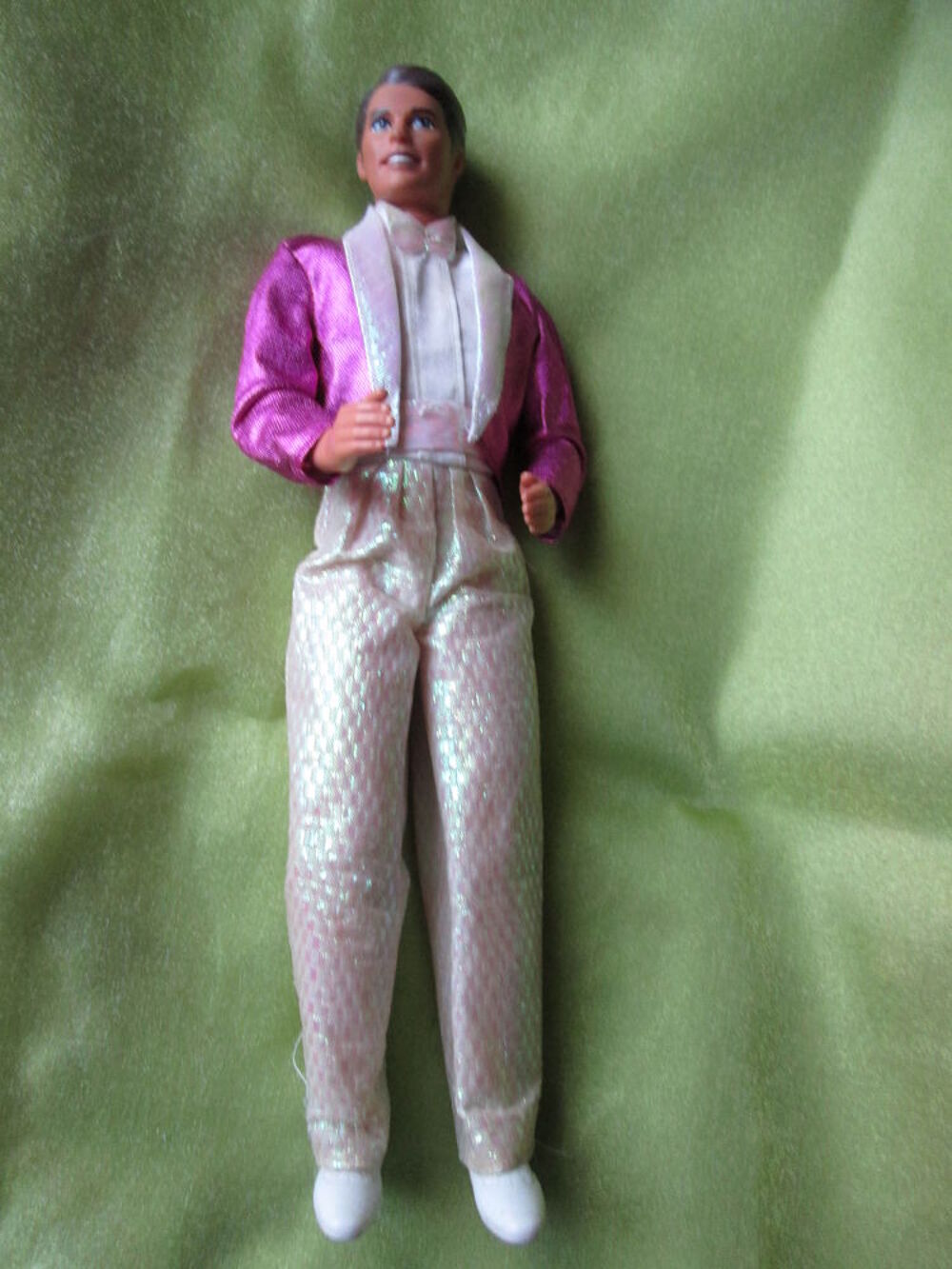 Poup&eacute;e mannequin homme ,Mattel , Ken , brun , en costum Jeux / jouets