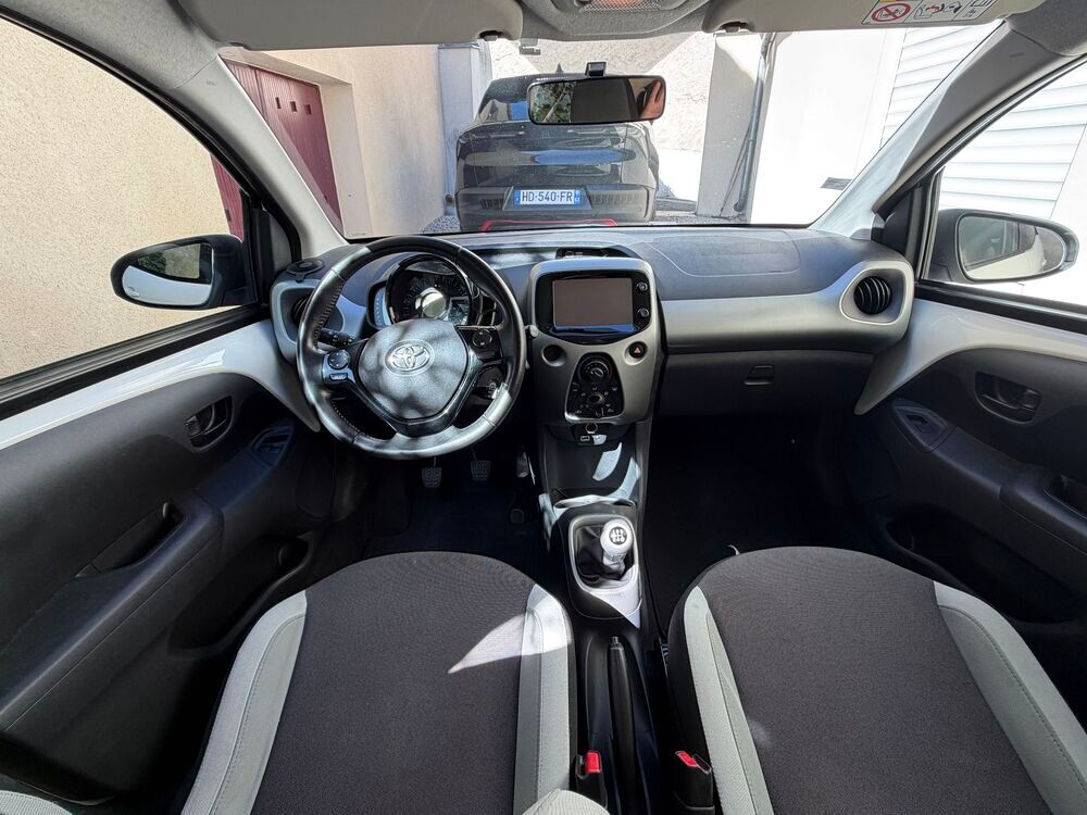 Aygo 1.0 VVT-i x-play 2015 occasion 63960 Veyre-Monton